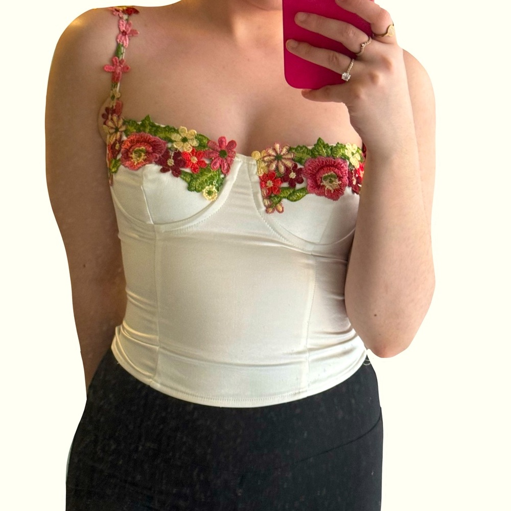 FLORAL EMBROIDERED TANK
